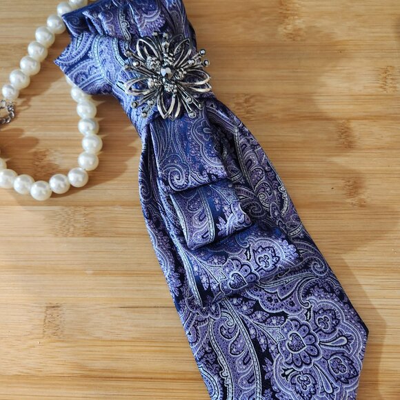 Hand Crafted Necktie Necklace with vintage Floral Brooch and Pearls Purple White - Picture 5 of 12